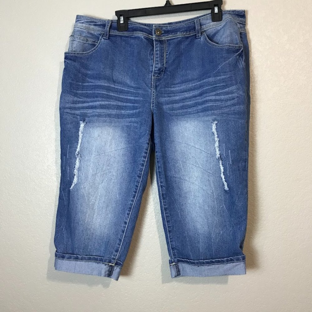 Cato Distressed Capri Womens 18W